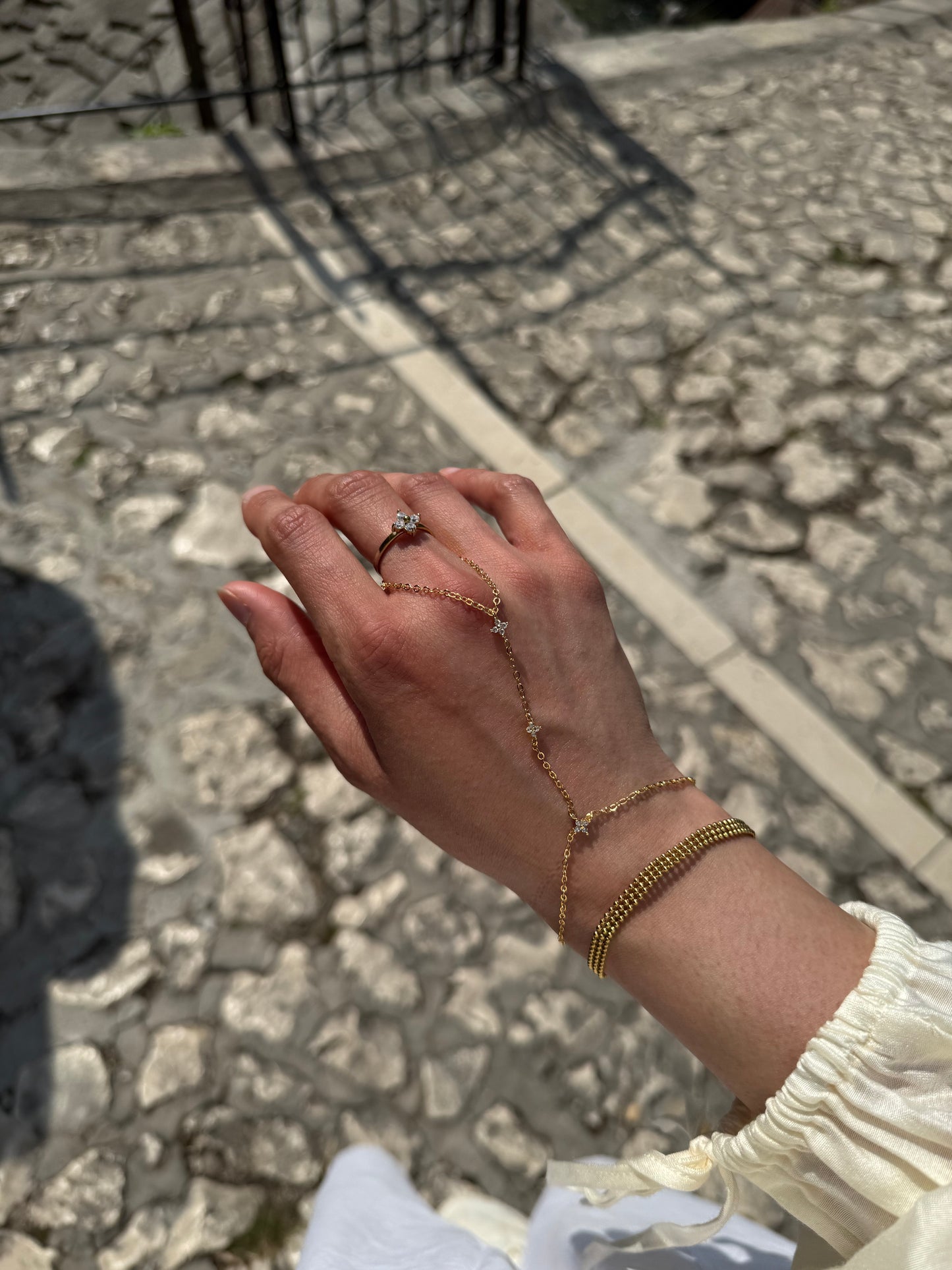 FAWZIA Handchain